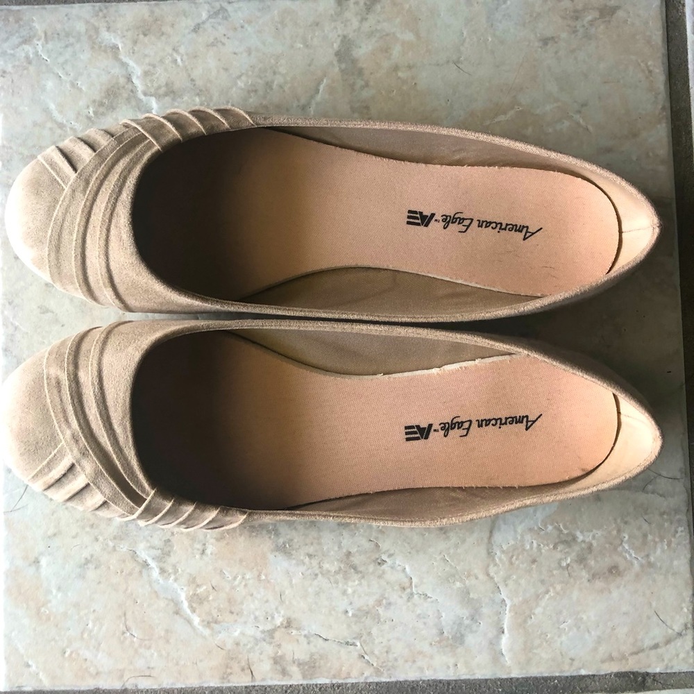 NWOB American Eagle Tan Flats Shoes Size 7